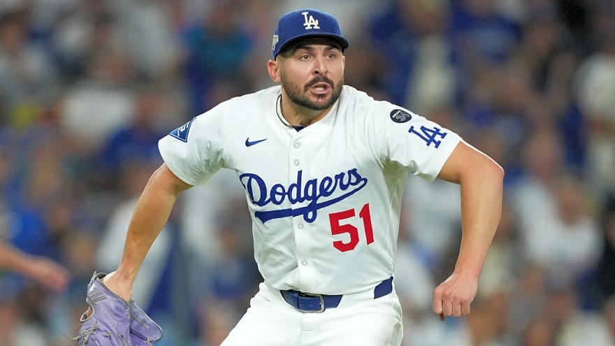 Dodgers pitchers all wore 51 on their hats for Alex Vesia