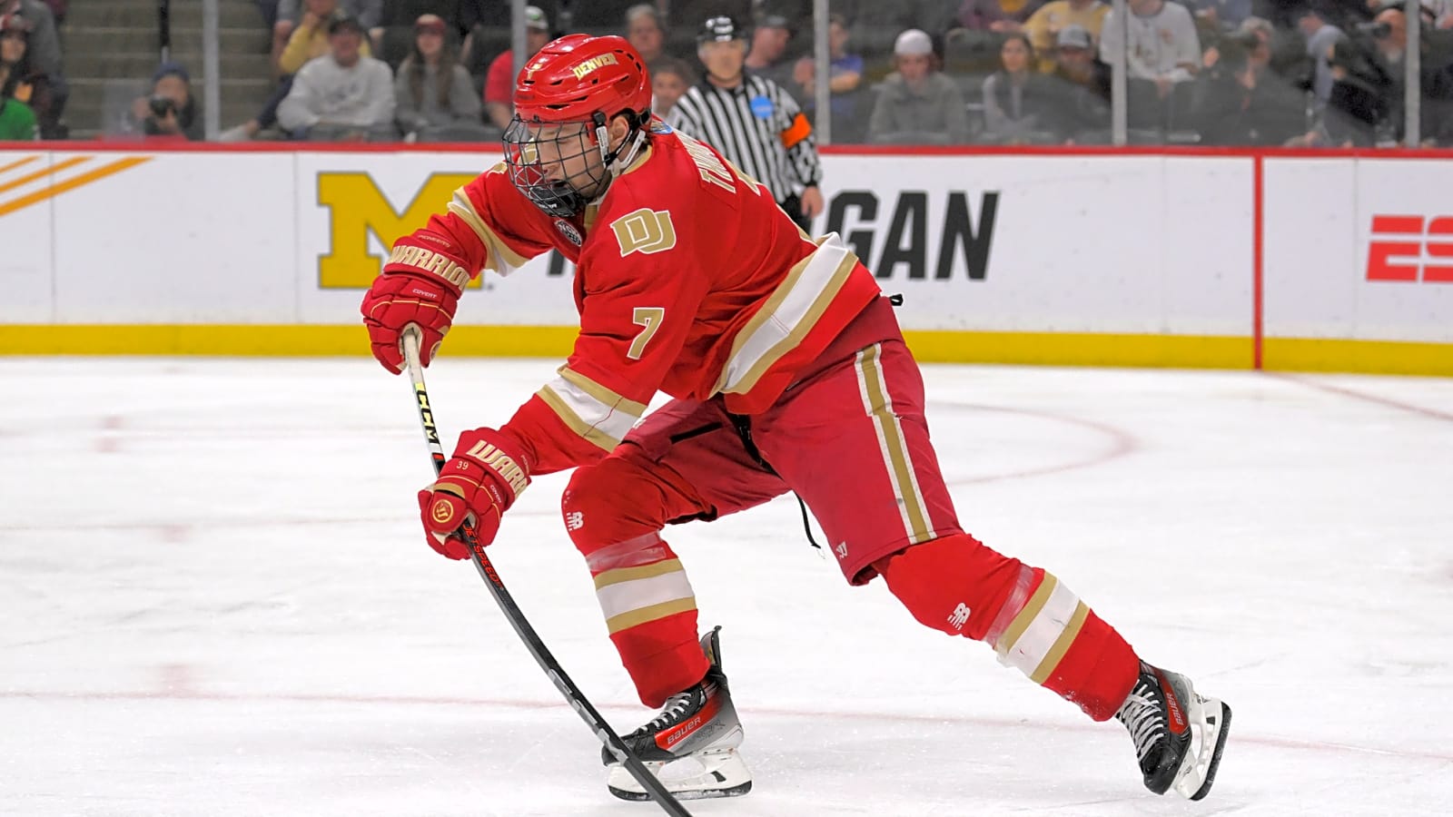 Blackhawks sign Aidan Thompson