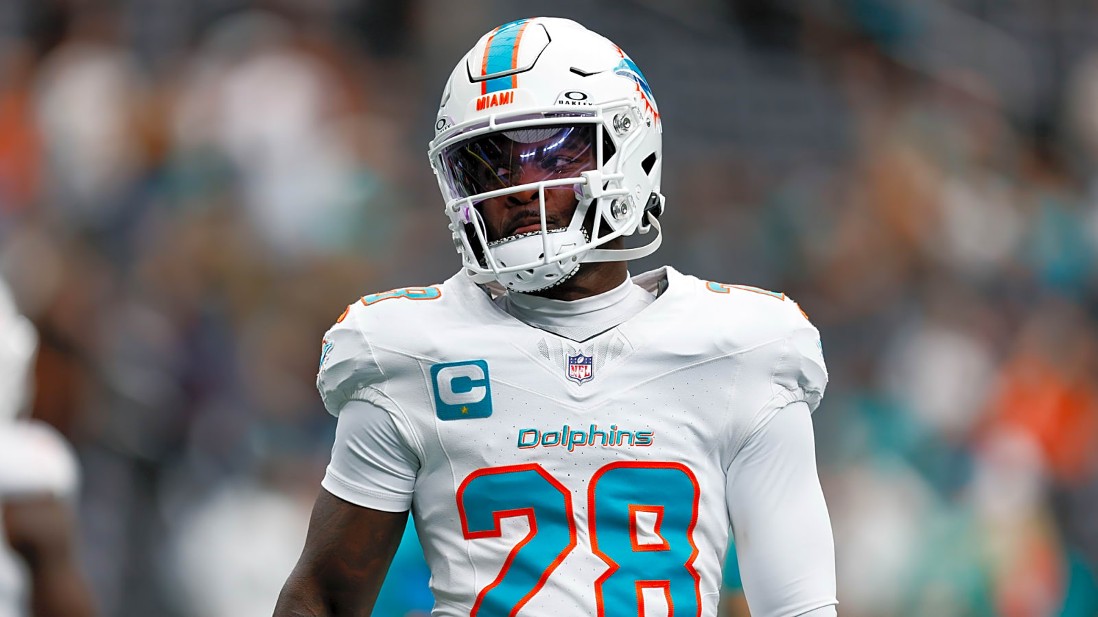 Dolphins' De'Von Achane exits with knee injury vs. Chiefs