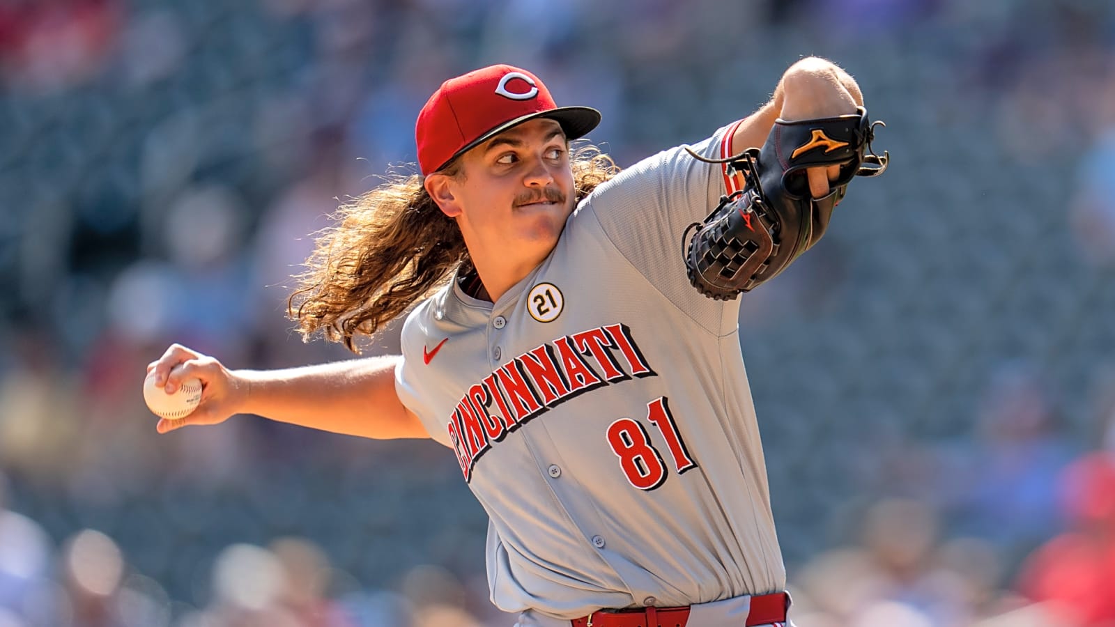 Reds rookie pitcher suffers oblique strain