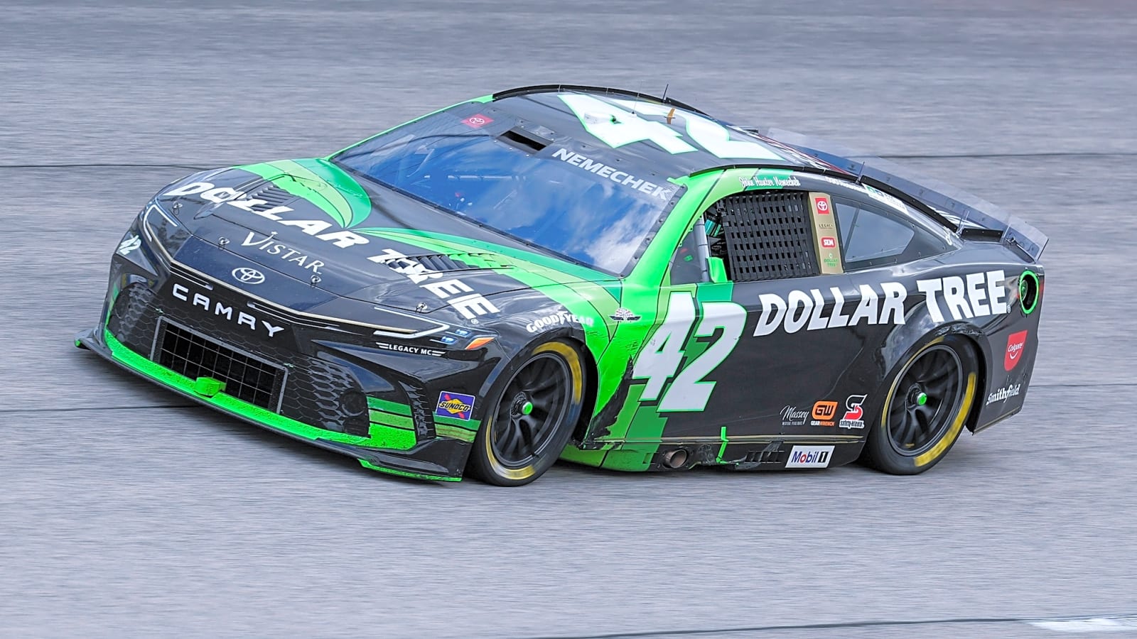 Kevin Harvick reacts to scary pit road moment involving John Hunter Nemechek, Daniel Suárez at Bristol