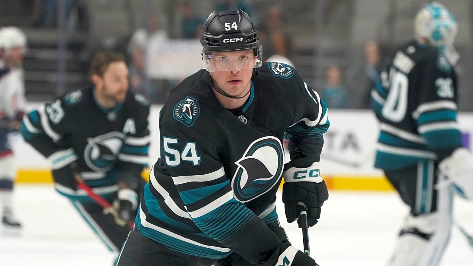 Sharks Sign Patrick Giles To Two-Year Extension
