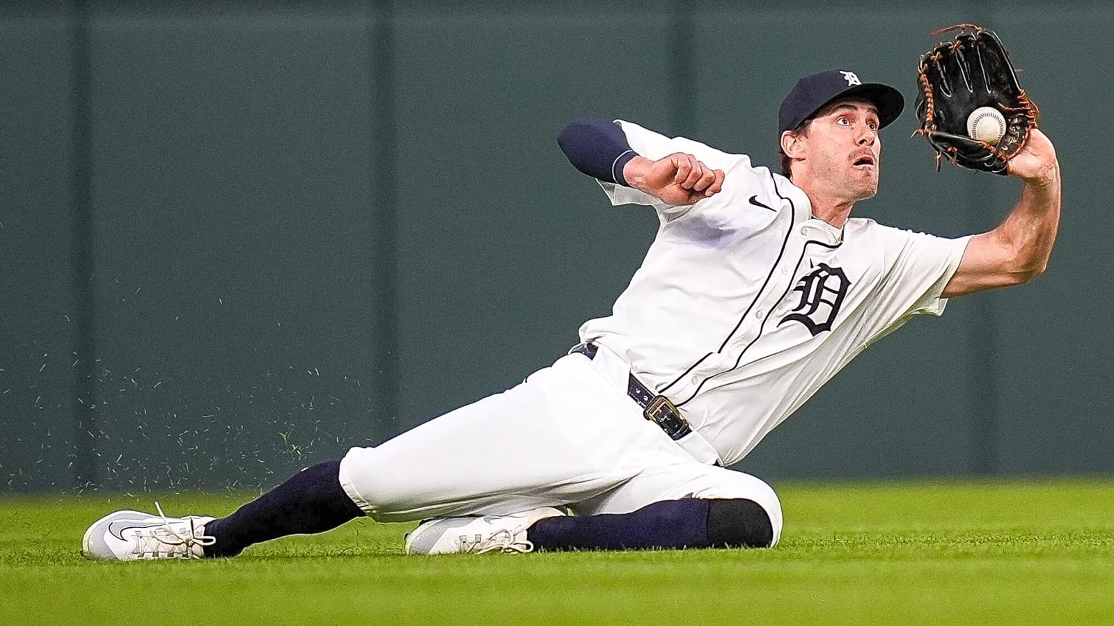 Twins claim utilityman Ryan Kreidler off waivers