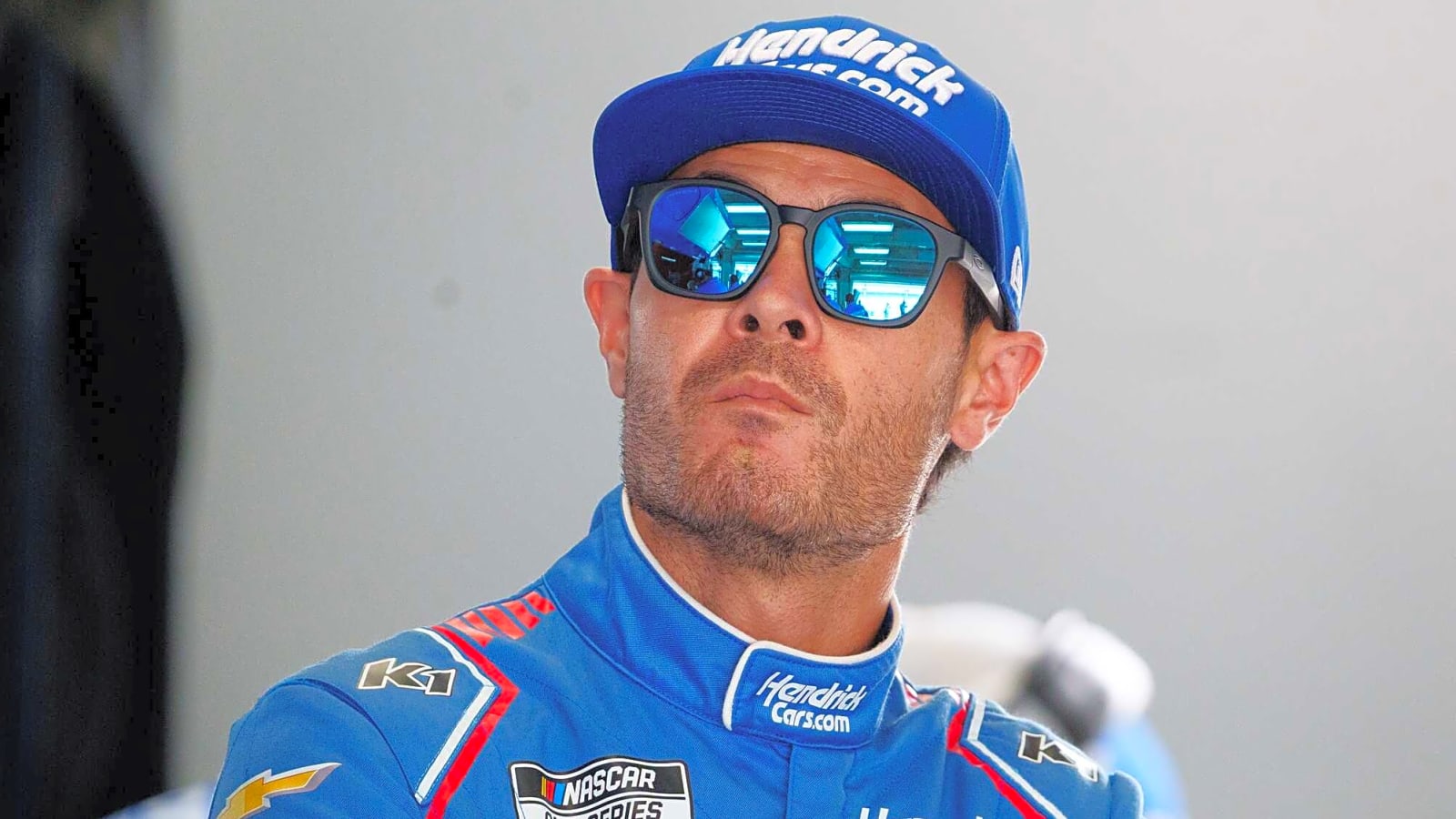 Kyle Larson takes over points lead in pursuit for third Cup title