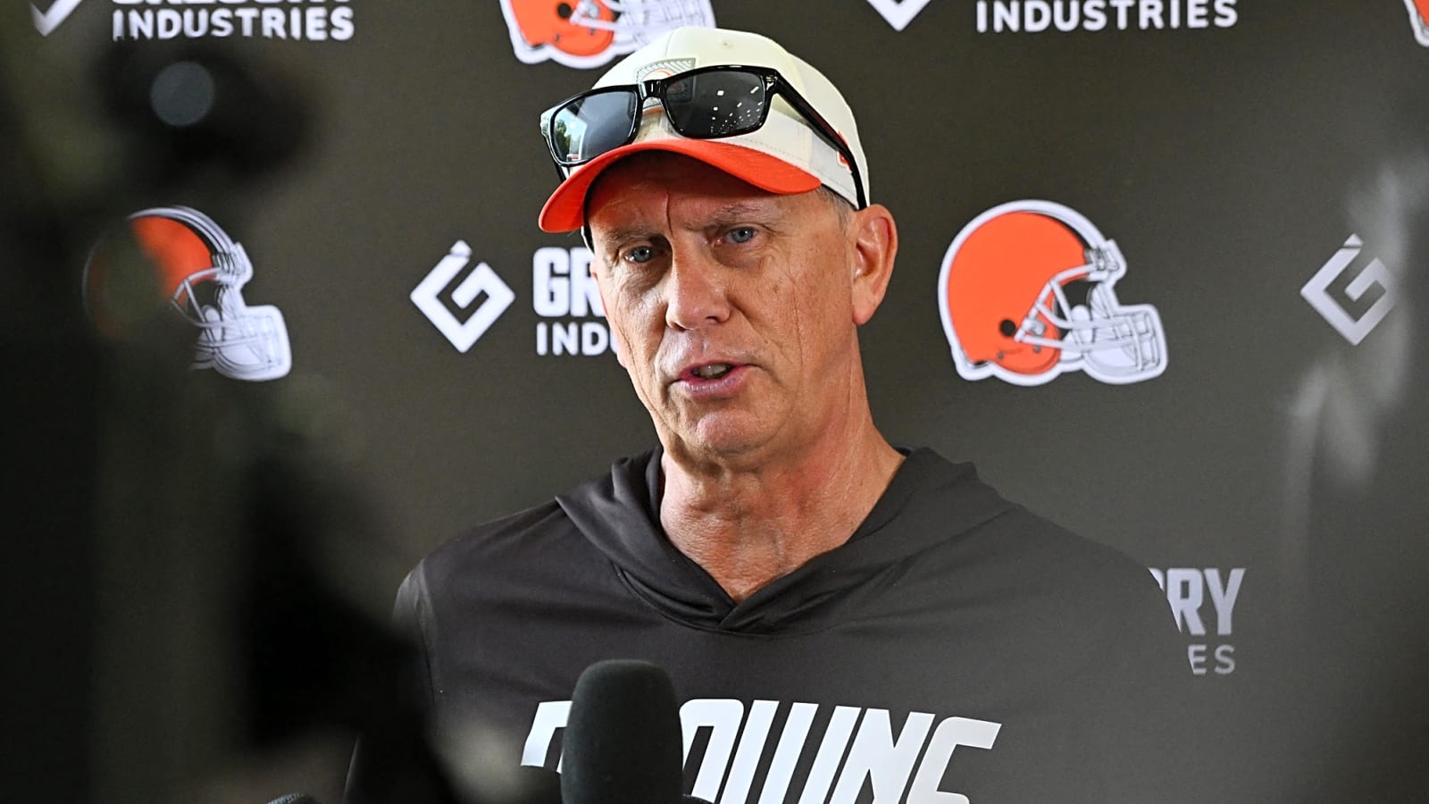 Browns HC needs to keep job in mind when naming starting QB