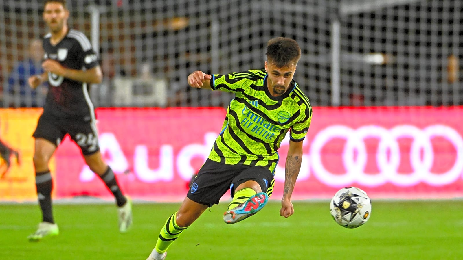 West Ham is stepping up their interest to win the race for Arsenal man