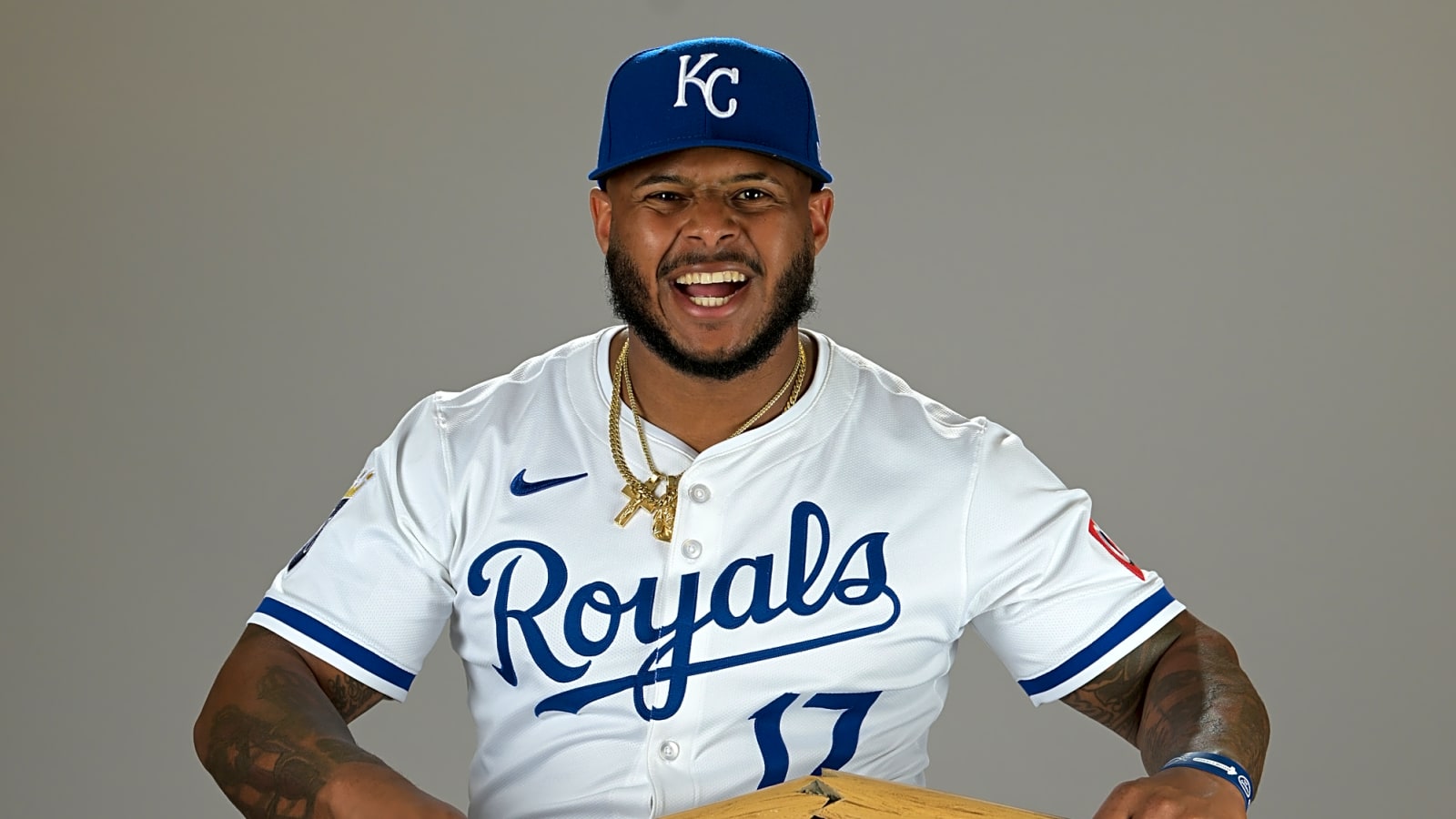Royals release outfielder Nelson Velazquez