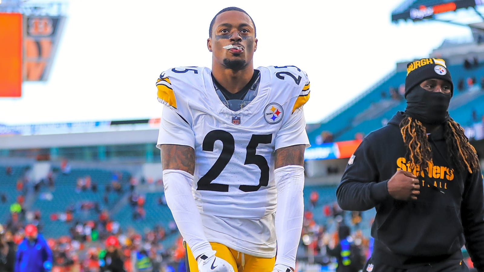 Steelers S DeShon Elliott Appears To Have Avoided Major Knee Injury