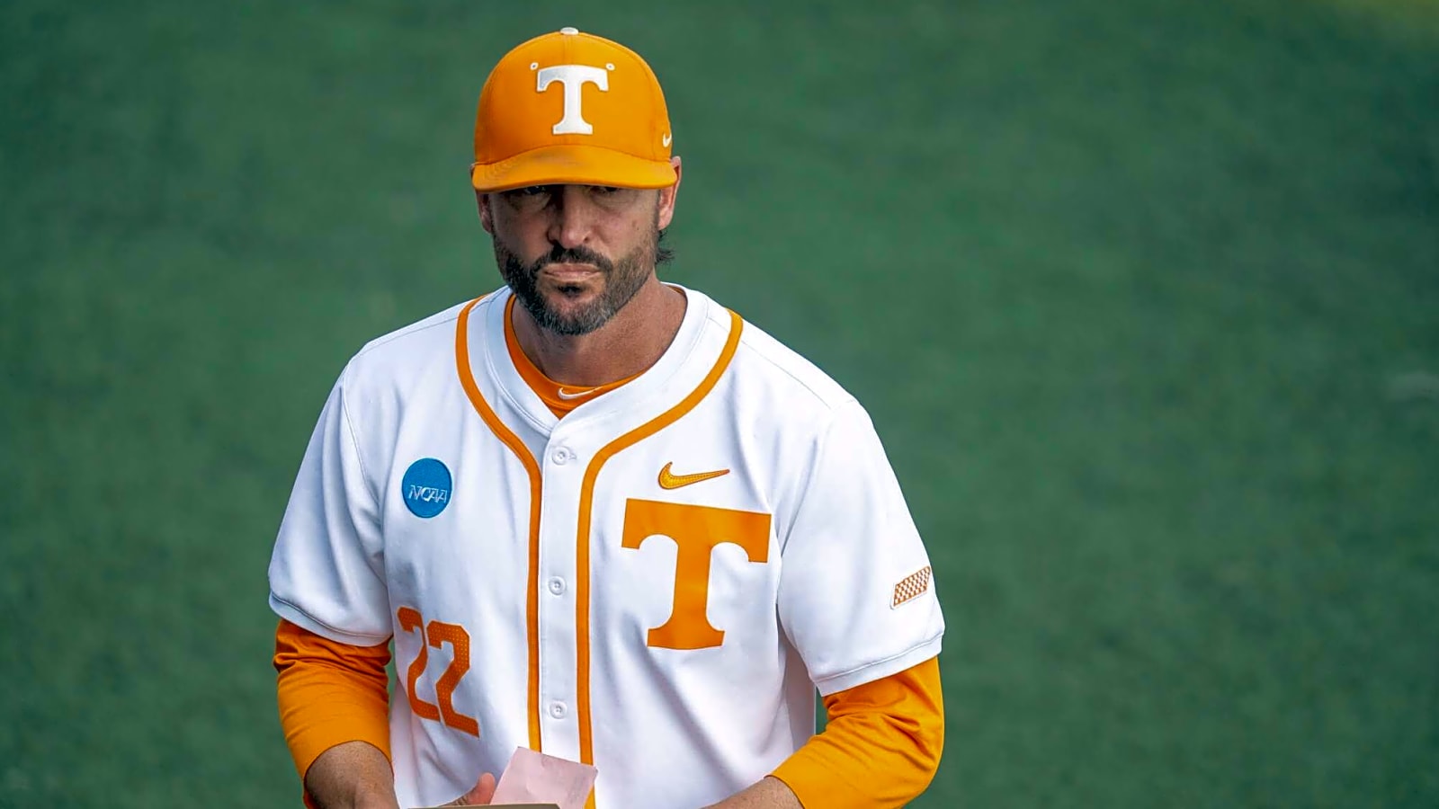 Tony Vitello&#39;s tough decision for Tennessee in Super Regional against Arkansas is likely going to be easier to make than expected