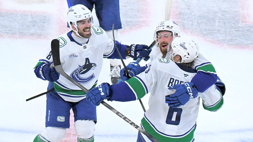 Recap: Blackhawks fall in a shootout 3-2 to Canucks