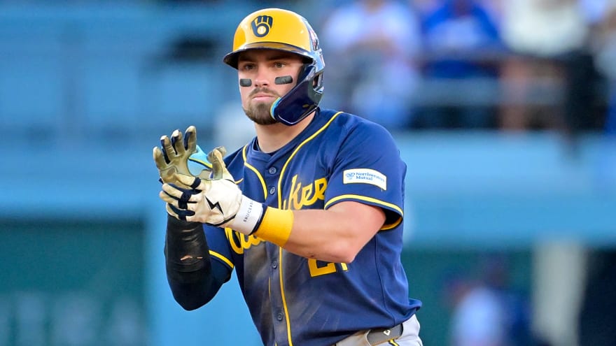 Milwaukee Brewers expected to try out Gold Glove outfielder at 3B following Caleb Durbin trade