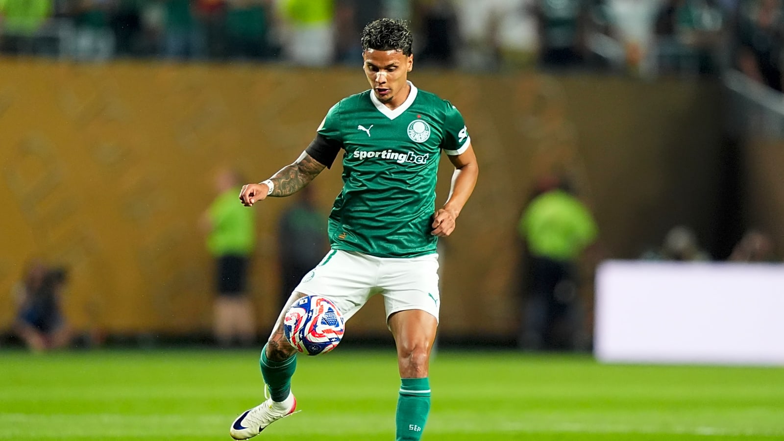 Benfica director set to accelerate talks for €30m Tottenham midfield target with player open to move – Romano
