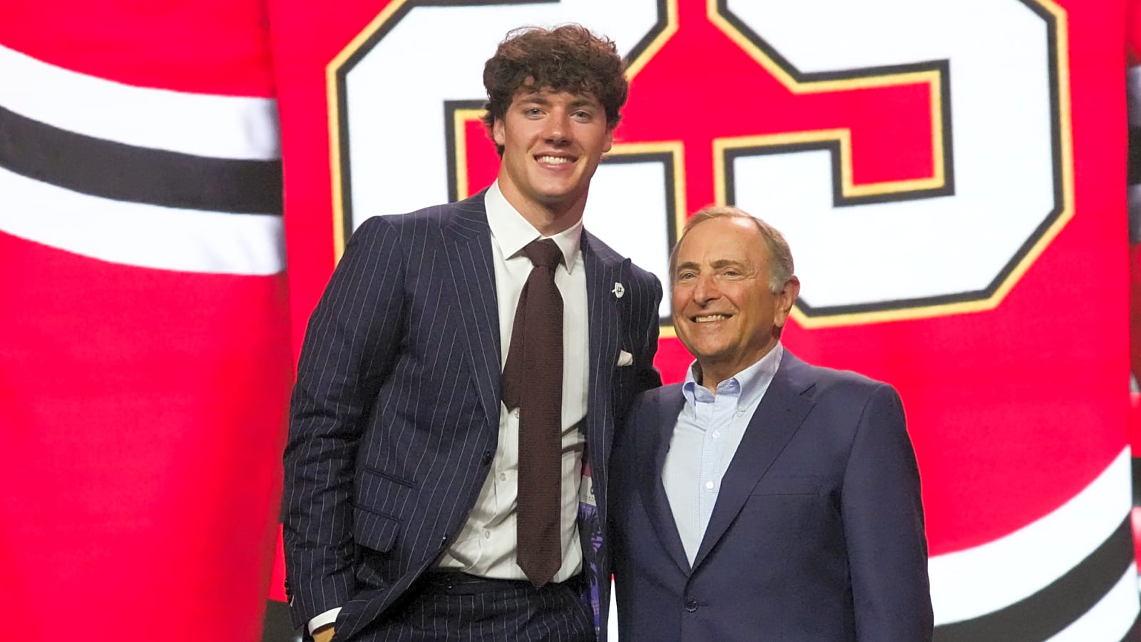 Blackhawks select 6-foot-6 forward with 29th overall pick