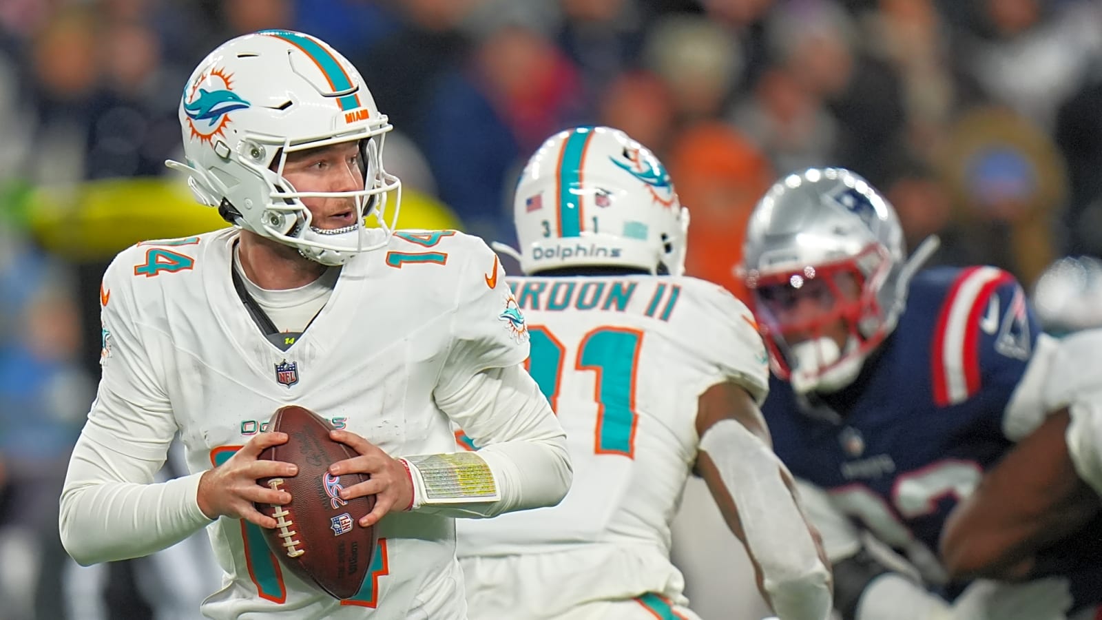 AFC Notes: A.J. Brown, Quinn Ewers, Dolphins, Jets, Patriots