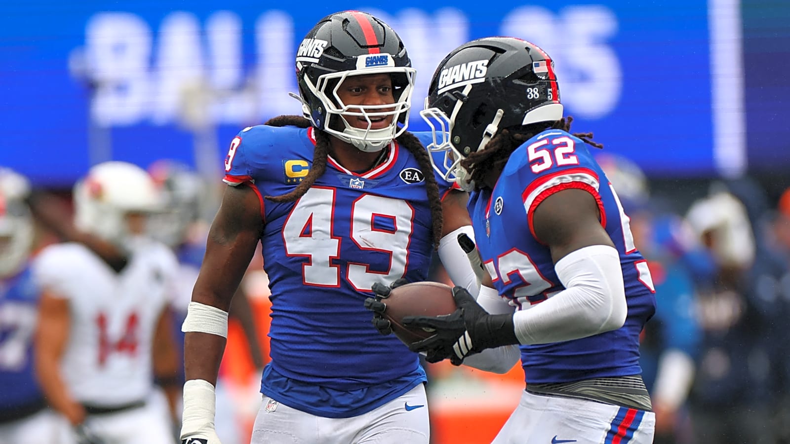 Giants LB Tremaine Edmunds Suffered Season-Ending Shoulder Injury