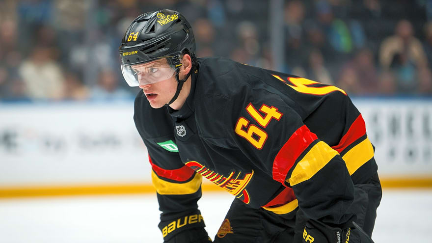 Canucks still searching for impactful second-line center