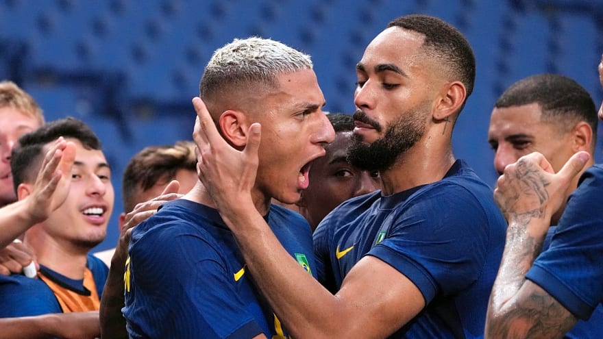 Veteran pair edge closer to Manchester United exit