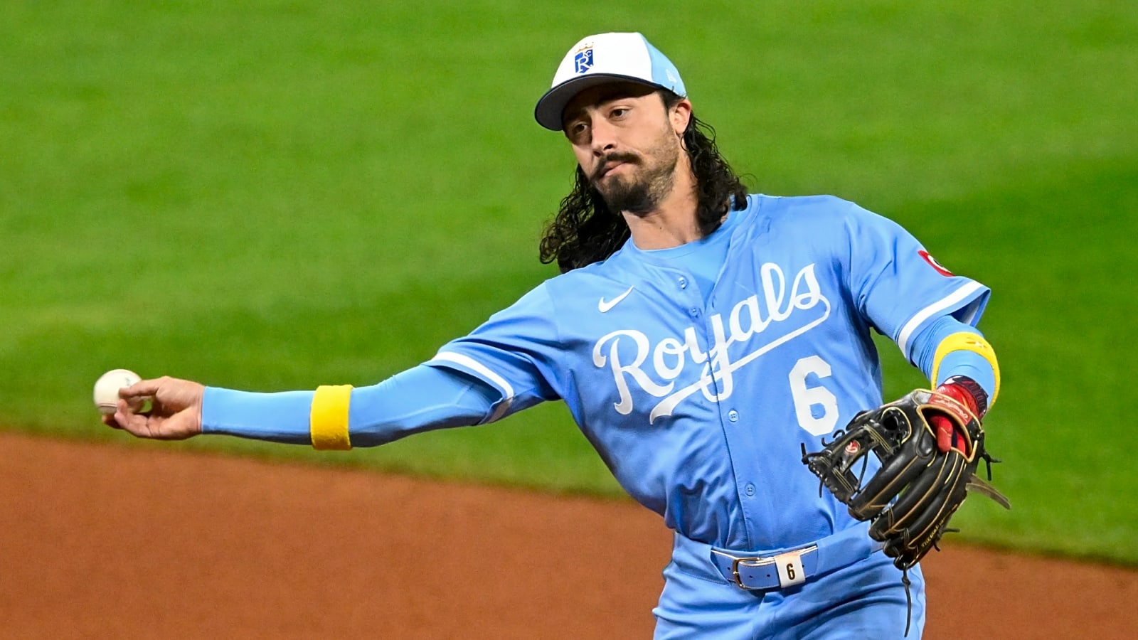 Royals, Jonathan India avoid arbitration with new deal