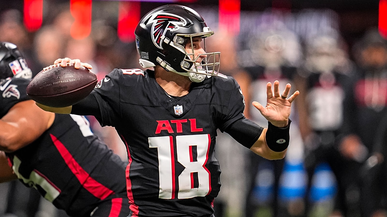 Raiders Sign Veteran QB Kirk Cousins to Bridge Gap for Top Pick