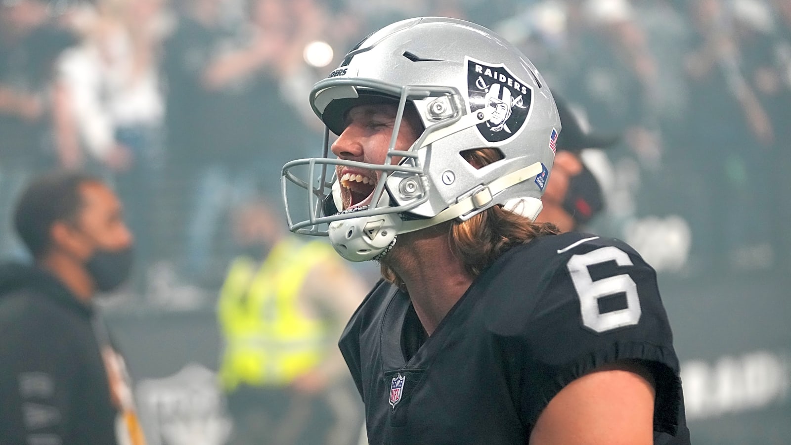 Raiders agree to contract extension with veteran punter