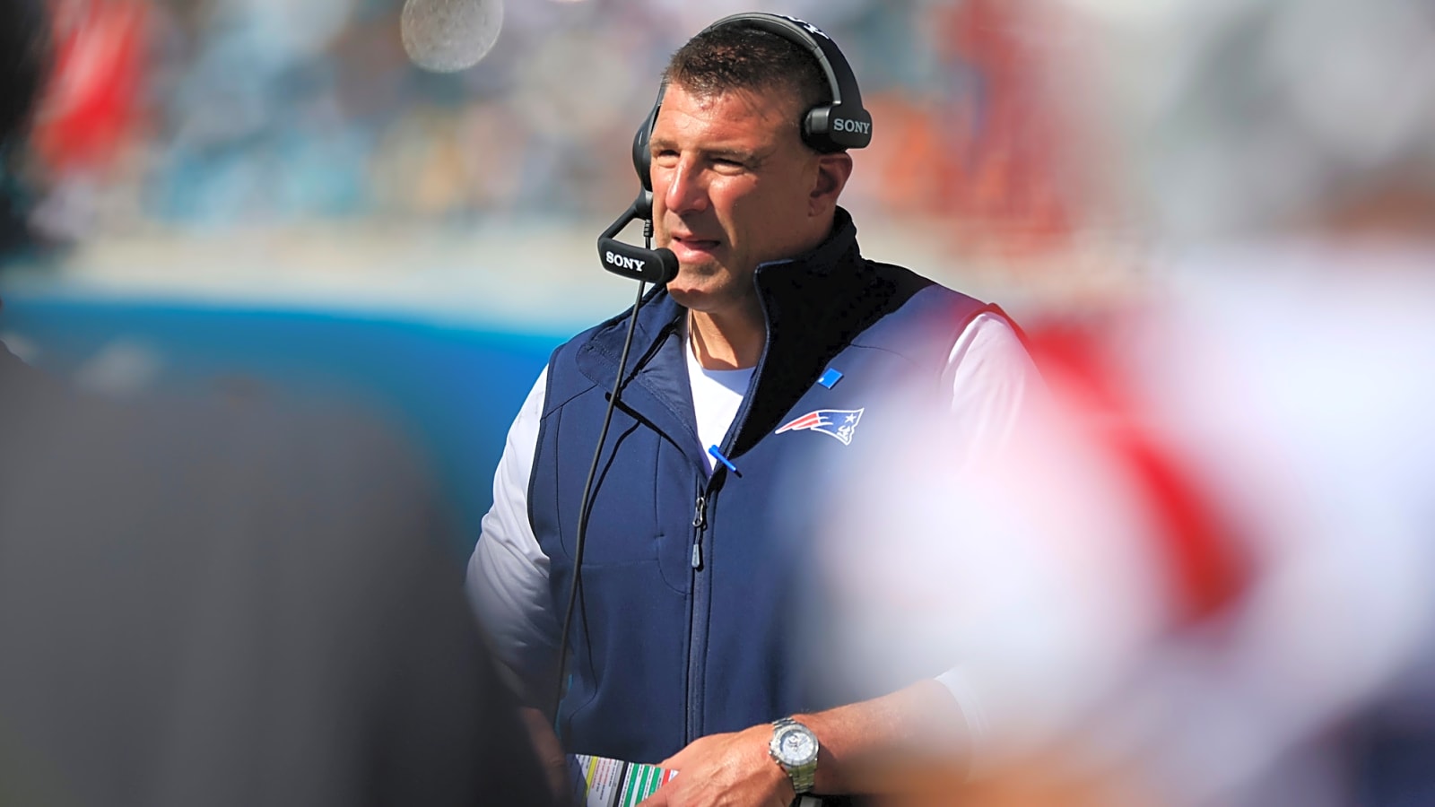 Mike Vrabel takes hilarious shot at official after Patriots' upset win