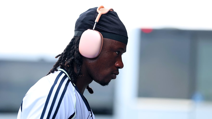 Manchester United ready to sign Real Madrid maestro; €80m fee mooted