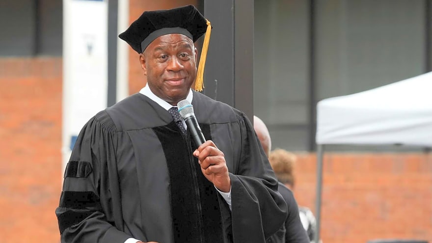 Magic Johnson had a pointed message about De’Aaron Fox’s Game 4 blunder