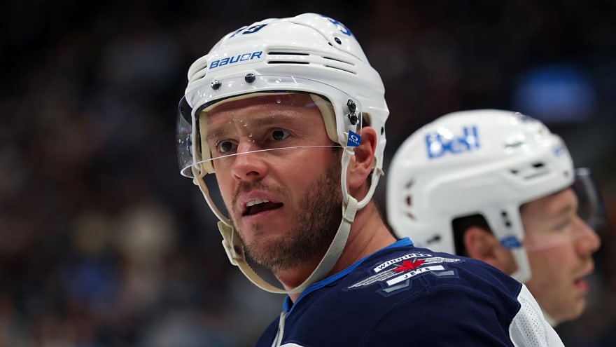 Kane Pitches Toews Return to Blackhawks, Toews With Surprise Response