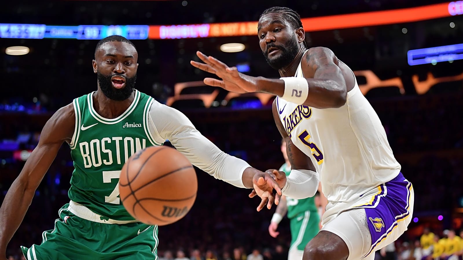 Lakers veteran looked so fed up with Deandre Ayton