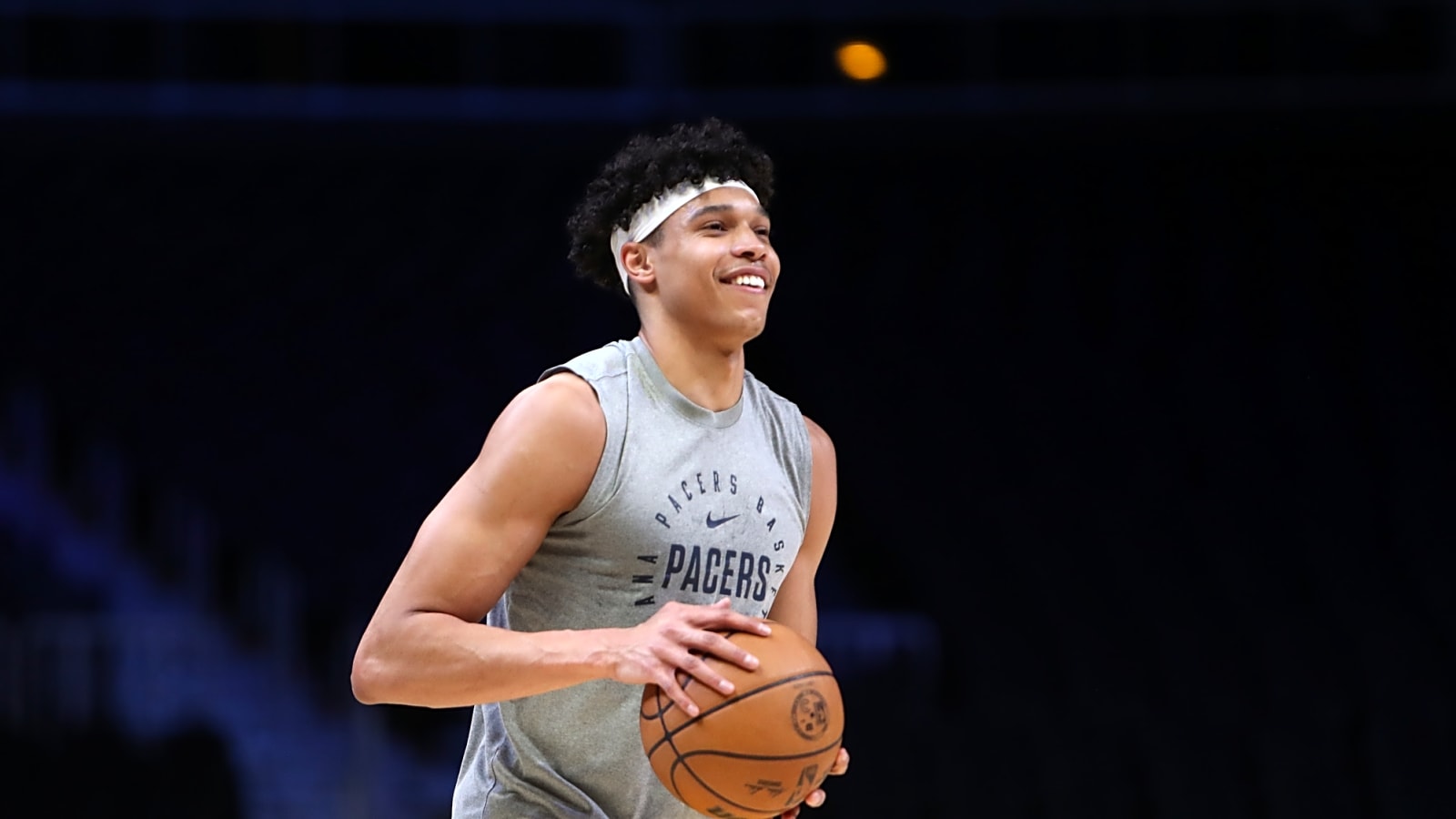 Timberwolves officially re-sign Enrique Freeman
