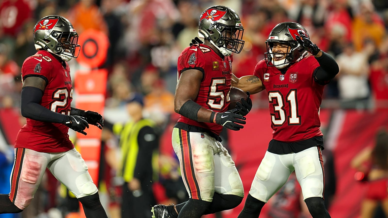 Buccaneers’ Lavonte David Weighs Retirement Decision