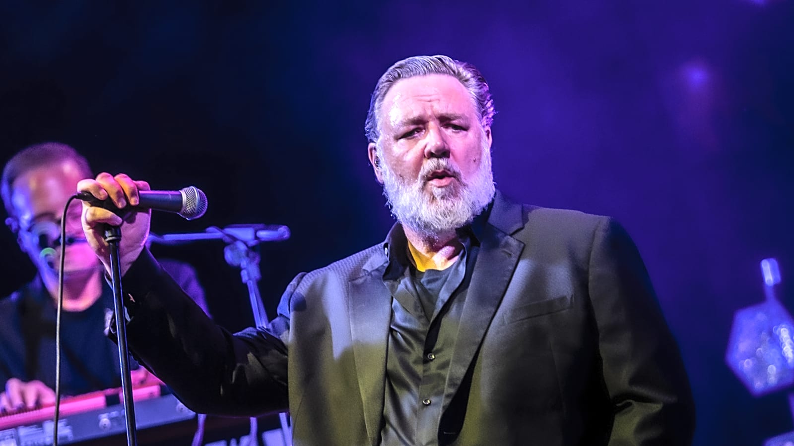 Russell Crowe is stepping into Sean Connery&#39;s shoes in "Highlander" remake