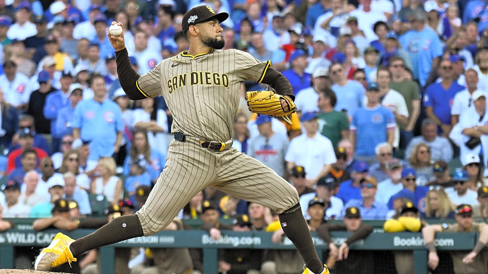 Blue Jays interested in reliever Robert Suarez