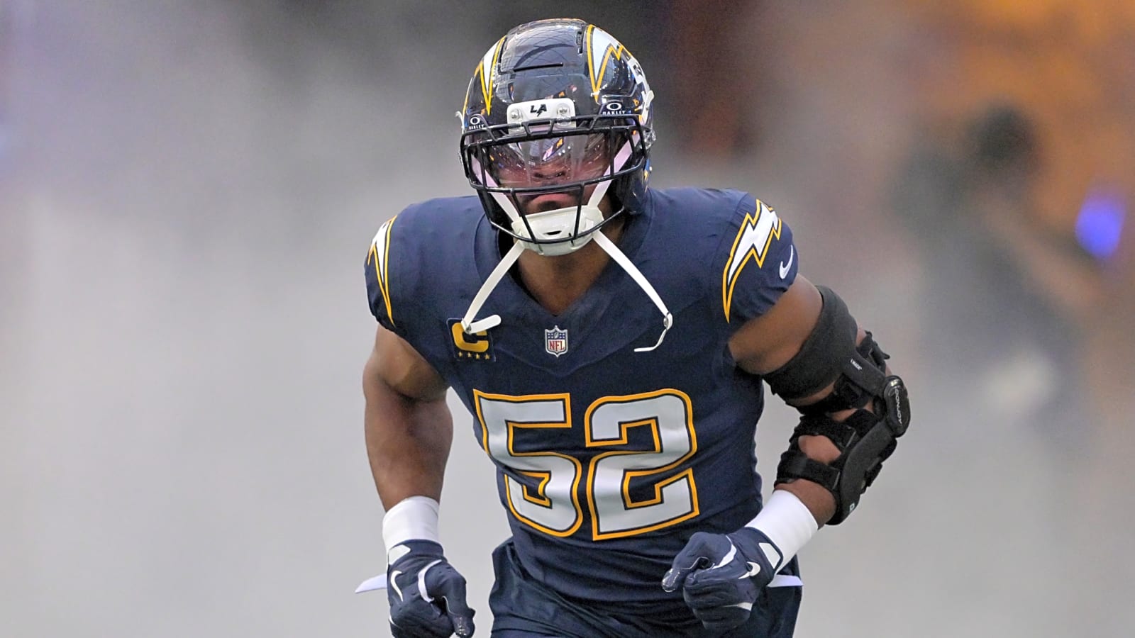 Chargers Re-Signing EDGE Khalil Mack