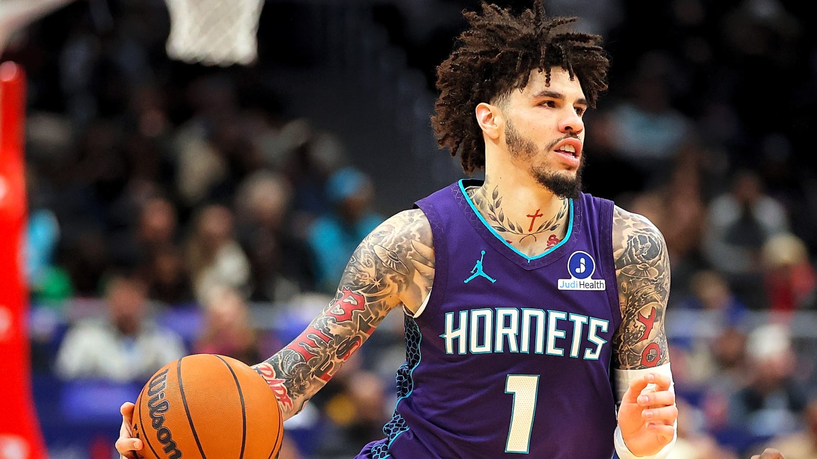 Three-point onslaught gets Hornets back to winning ways