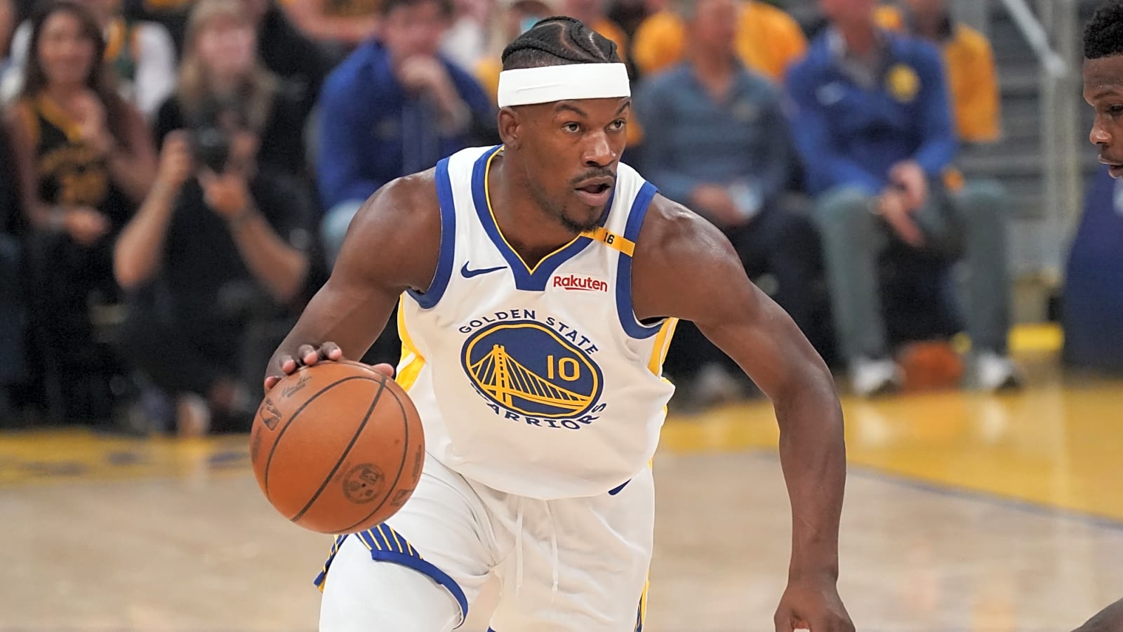 Jimmy Butler Falls Off Chair After J Balvin’s Insanely Funny Fake Snake Prank