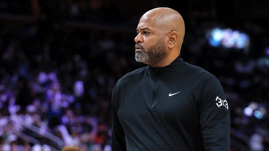 Watch: JB Bickerstaff had a disgusted reaction to an unexpected interaction with a ref