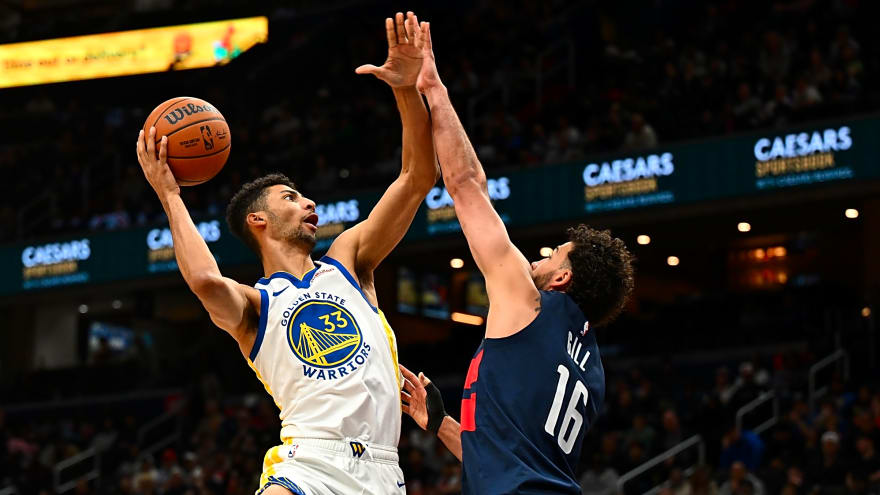 Warriors player tried an unusual shooting technique during a game