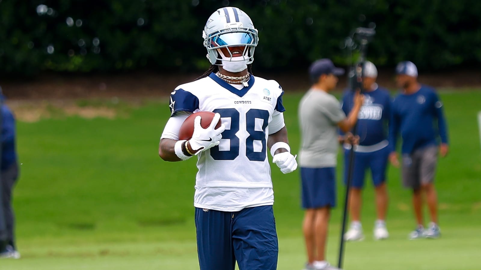 Lamb & Pickens vs. Brown & Smith: Who’s the NFL’s Best Receiver Duo in 2025?