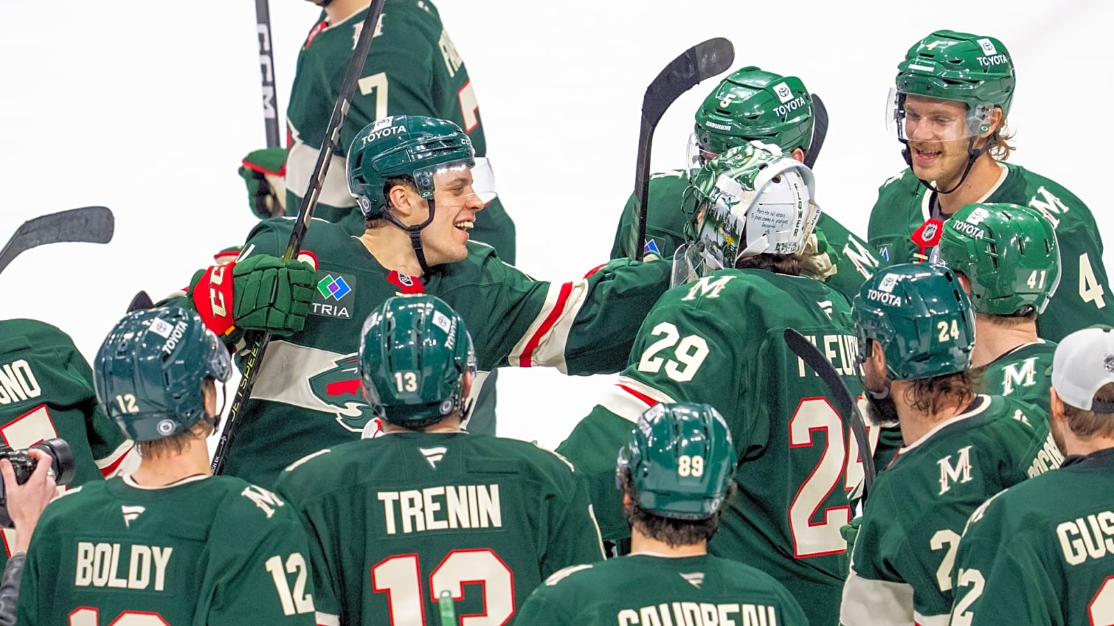 Wild's Fleury gets win in final regular-season appearance