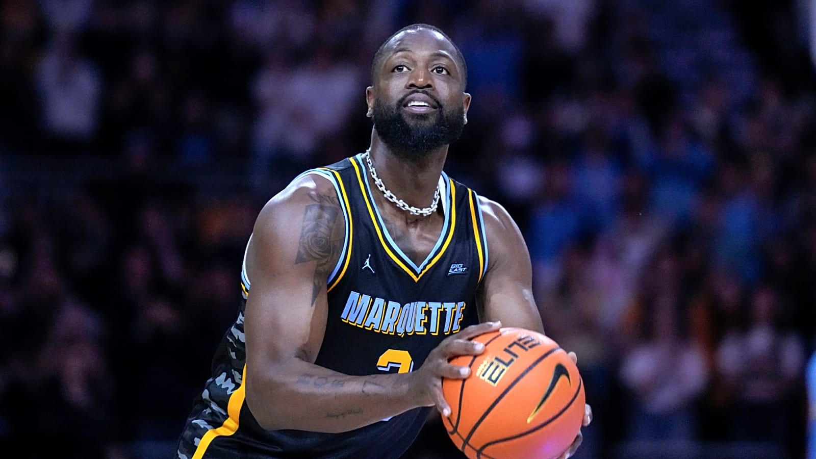  Dwyane Wade Praises A.C. Green For Consecutive Games Played Streak