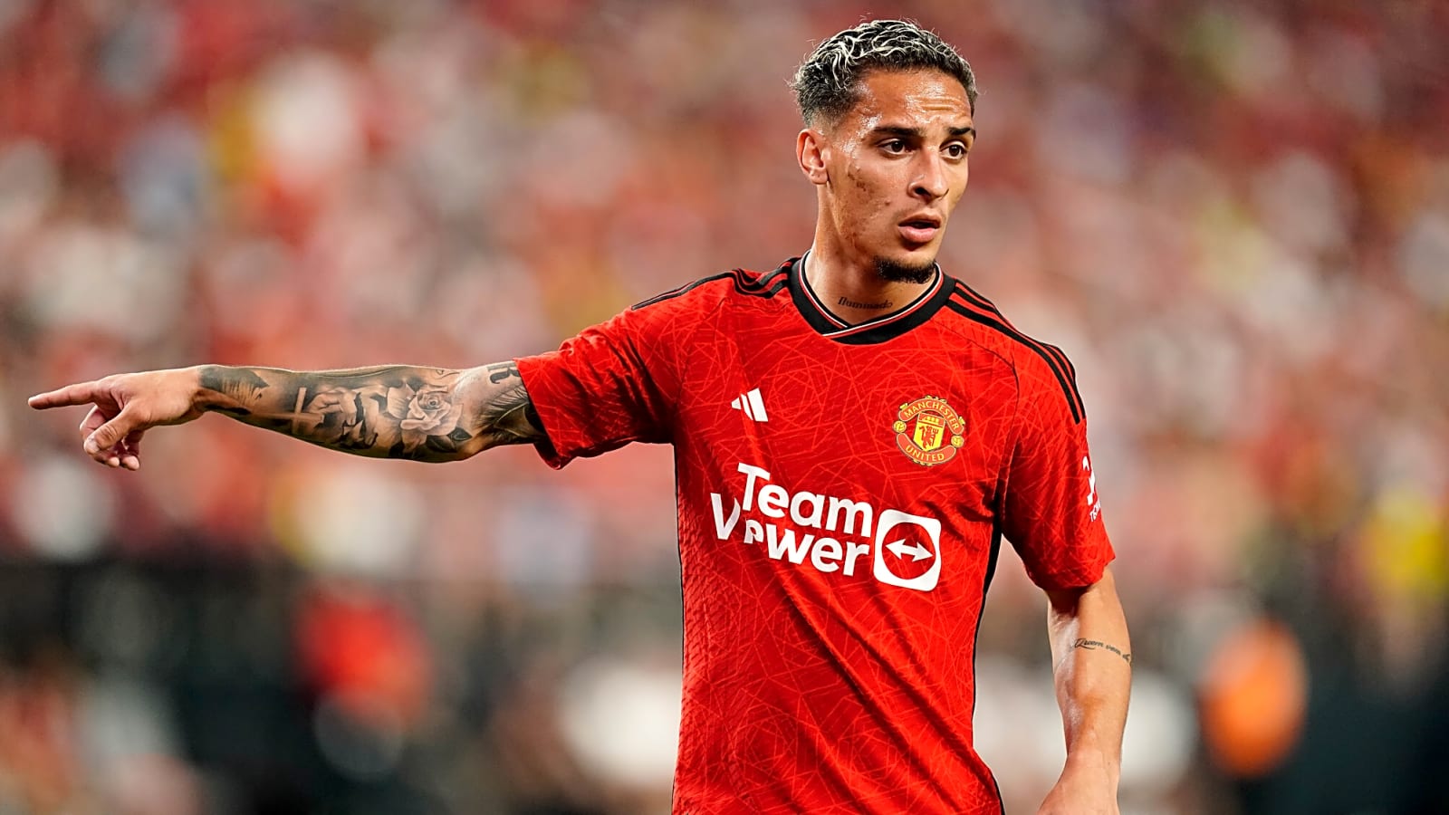 Antony involved in clash with Real Betis fans