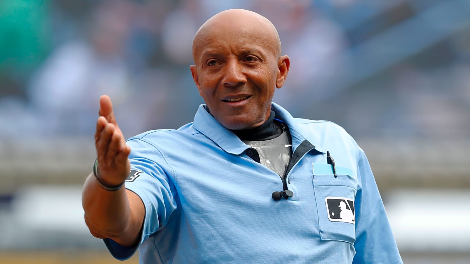 Umpire CB Bucknor produces yet another horrendous strike 3 call