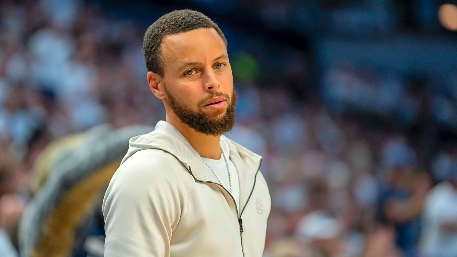 Stephen Curry again proves why he's the most humble NBA superstar
