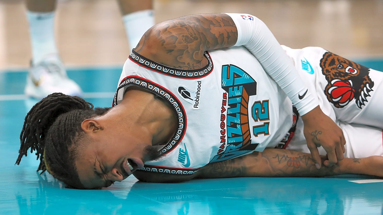 Grizzlies' Ja Morant exits Game 3 with injury