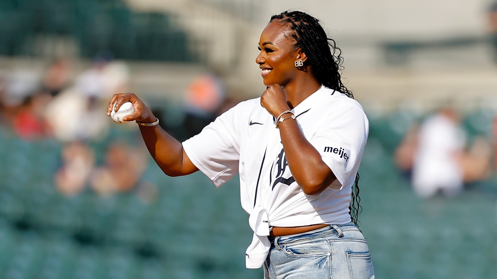 Claressa Shields Issues Warning To Laila Ali