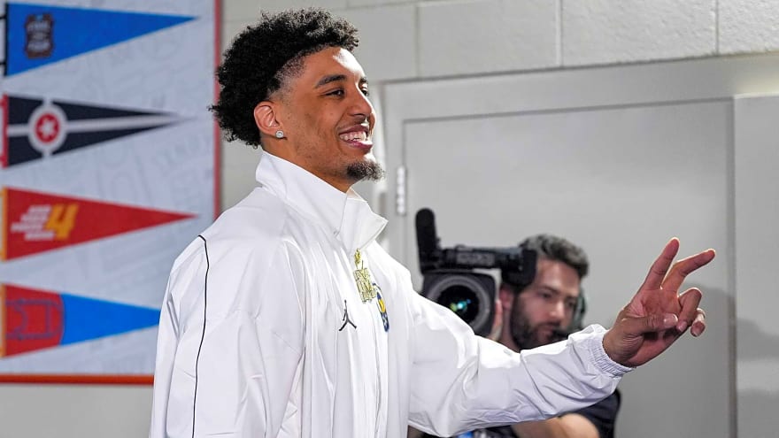 Yaxel Lendeborg gives the saddest interview at halftime of national title game