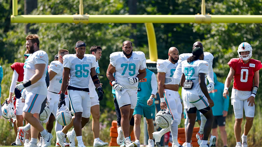 Dolphins Staring at Light Injury Report Leading Up to Steelers Game