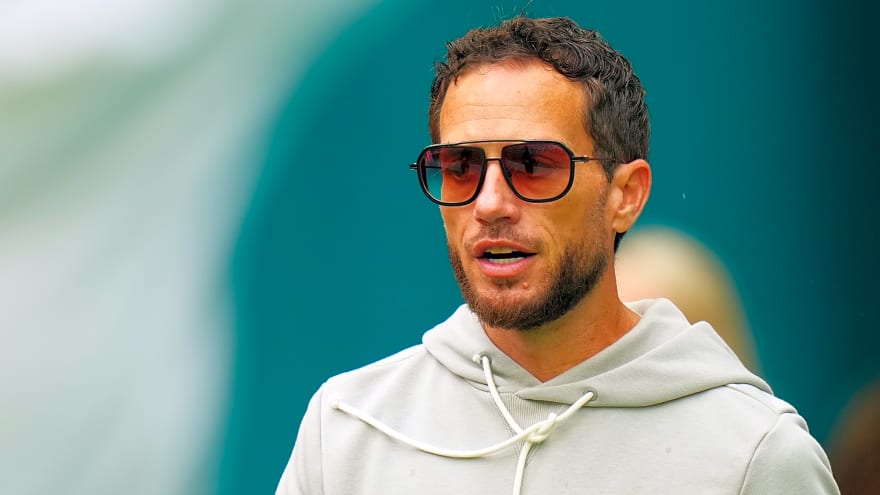 Chargers make it official with Mike McDaniel