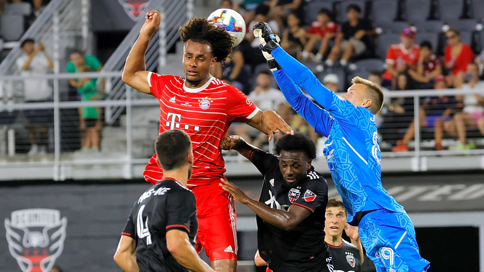 AS Roma close in on Joshua Zirkzee with change in loan agreement